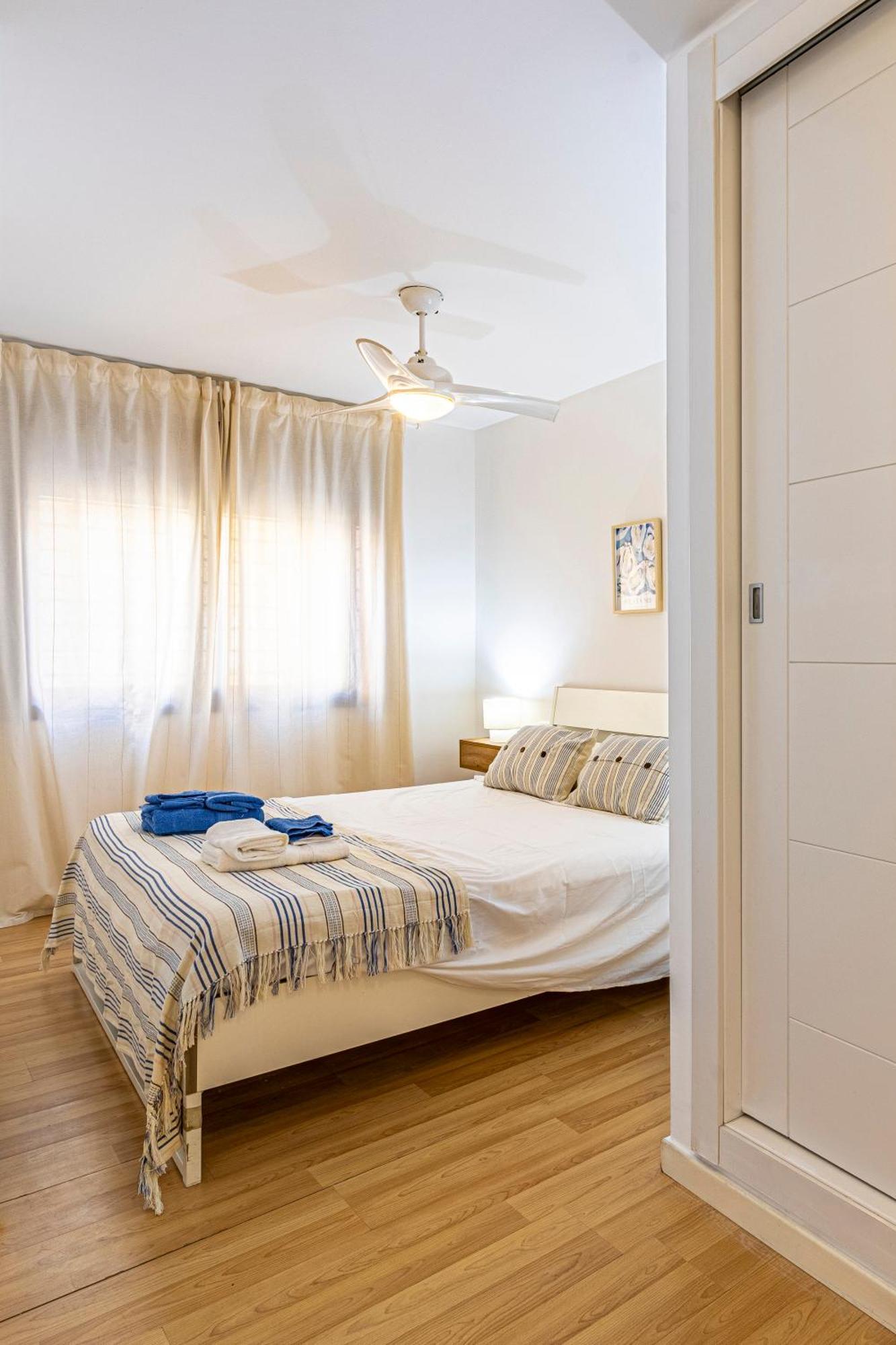 Solis Mare Apartments - Pedregalejo Beach Málaga Exteriör bild