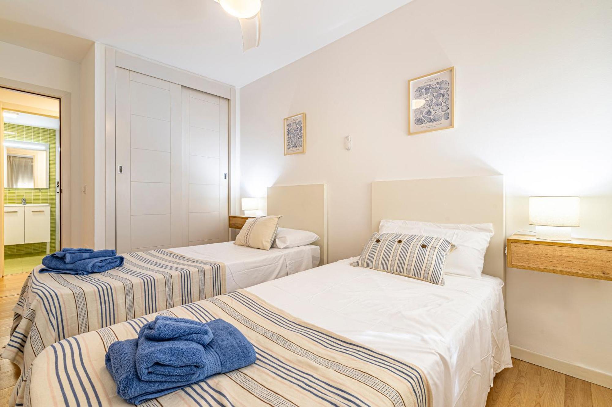 Solis Mare Apartments - Pedregalejo Beach Málaga Exteriör bild